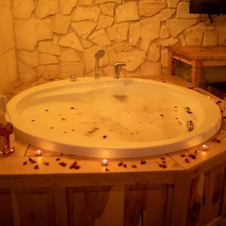Pome Granate Cave Hotel *